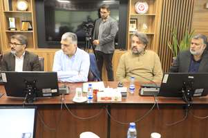 تقدیر رئیس و اعضای هیأت‌رئیسه دانشگاه علوم پزشکی شیراز از همسر شهید دکتر «فریدون عباسی»